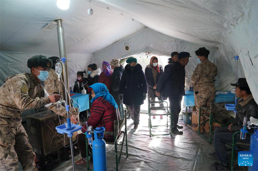 For?as armadas chinesas mobilizam for?as de resgate em resposta ao terremoto de Gansu