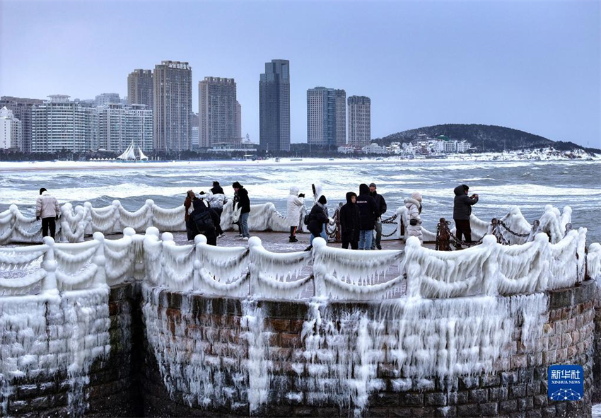 Shandong exibe bela paisagem de gelo após neve, no leste da China