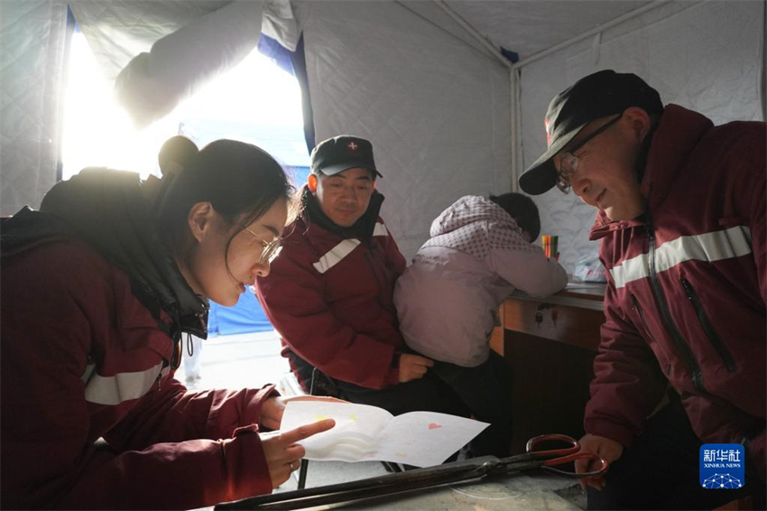 Assistência psicológica é ativamente realizada após terremoto em Gansu