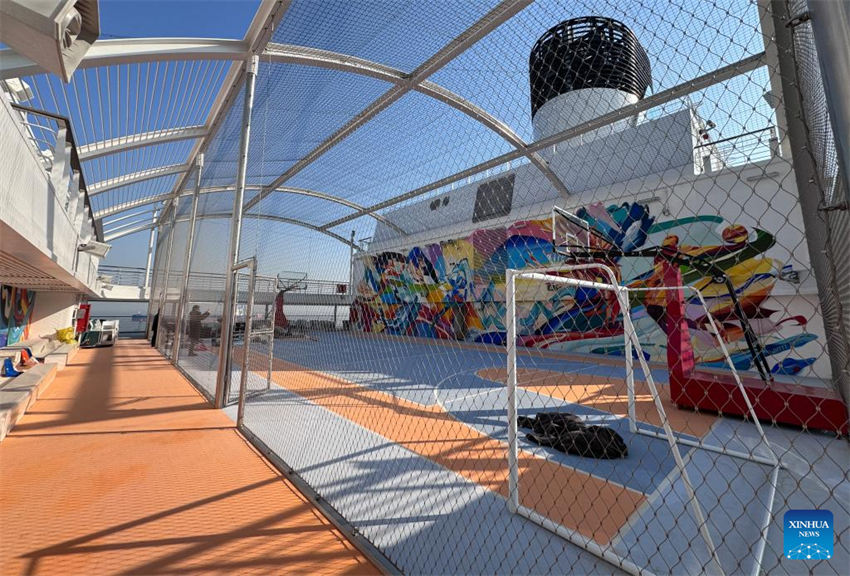 Primeiro grande navio de cruzeiro fabricado na China inicia viagem experimental