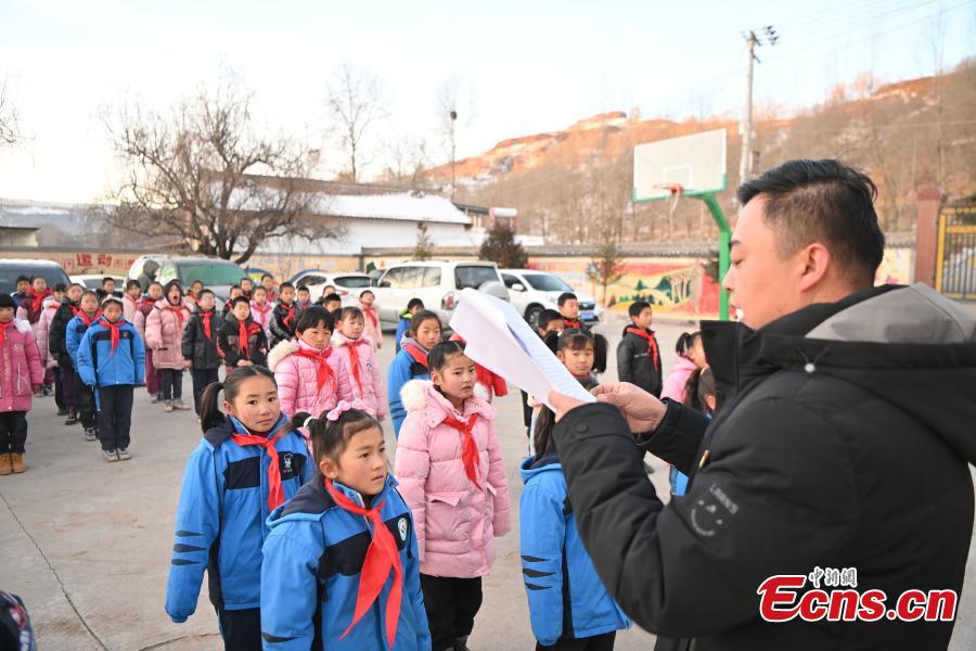 Gansu: aulas s?o retomadas no condado de Jishishan, atingido pelo terremoto