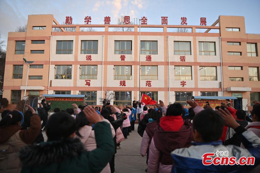 Gansu: aulas s?o retomadas no condado de Jishishan, atingido pelo terremoto