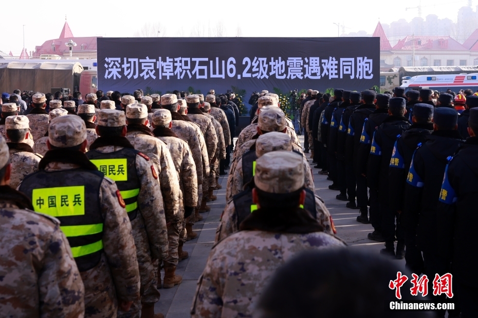 China: Gansu presta homenagem póstumas às vítimas do terremoto de 6.2 graus em Jishishan