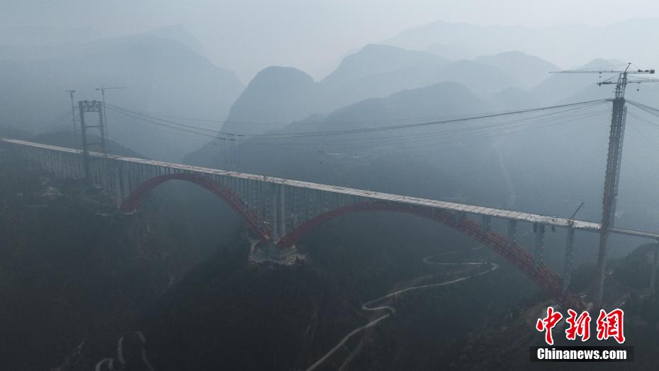 Foi unida a maior ponte em arco duplex em constru??o do mundo