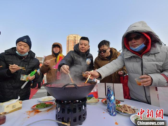 Changchun realiza Festival do Hot Pot de Gelo e Neve