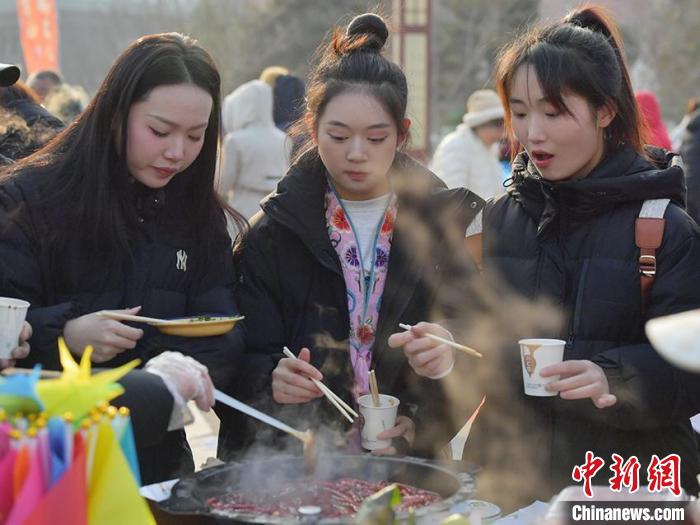Changchun realiza Festival do Hot Pot de Gelo e Neve