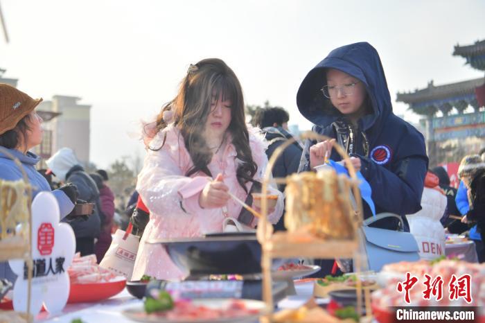 Changchun realiza Festival do Hot Pot de Gelo e Neve