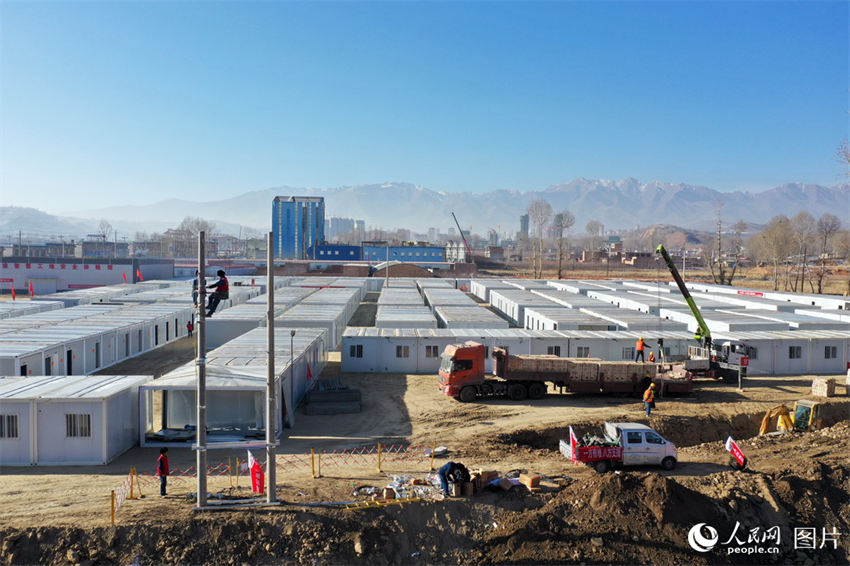 Gansu: constru??o de casas pré-fabricadas no condado de Jishishan está em andamento