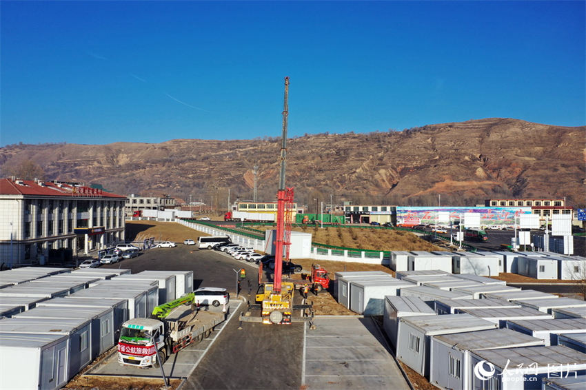 Gansu: constru??o de casas pré-fabricadas no condado de Jishishan está em andamento