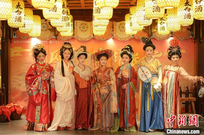 Elegancia da dinastia Tang é transmitida na cidade antiga de Xi’an durante Ano Novo