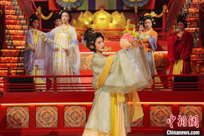 Elegancia da dinastia Tang é transmitida na cidade antiga de Xi’an durante Ano Novo