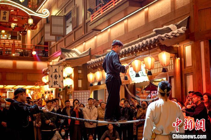 Elegancia da dinastia Tang é transmitida na cidade antiga de Xi’an durante Ano Novo