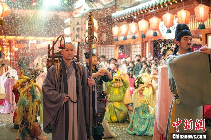 Elegancia da dinastia Tang é transmitida na cidade antiga de Xi’an durante Ano Novo