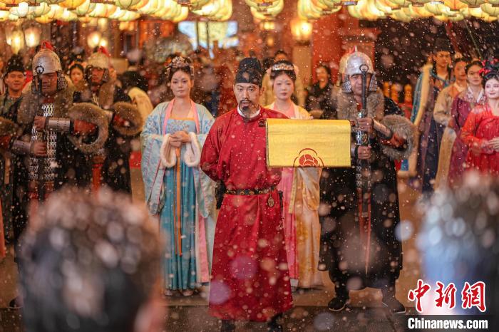 Elegancia da dinastia Tang é transmitida na cidade antiga de Xi’an durante Ano Novo