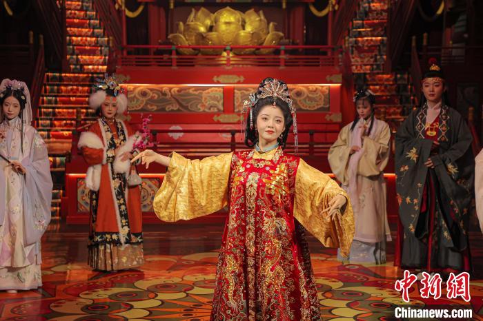 Elegancia da dinastia Tang é transmitida na cidade antiga de Xi’an durante Ano Novo