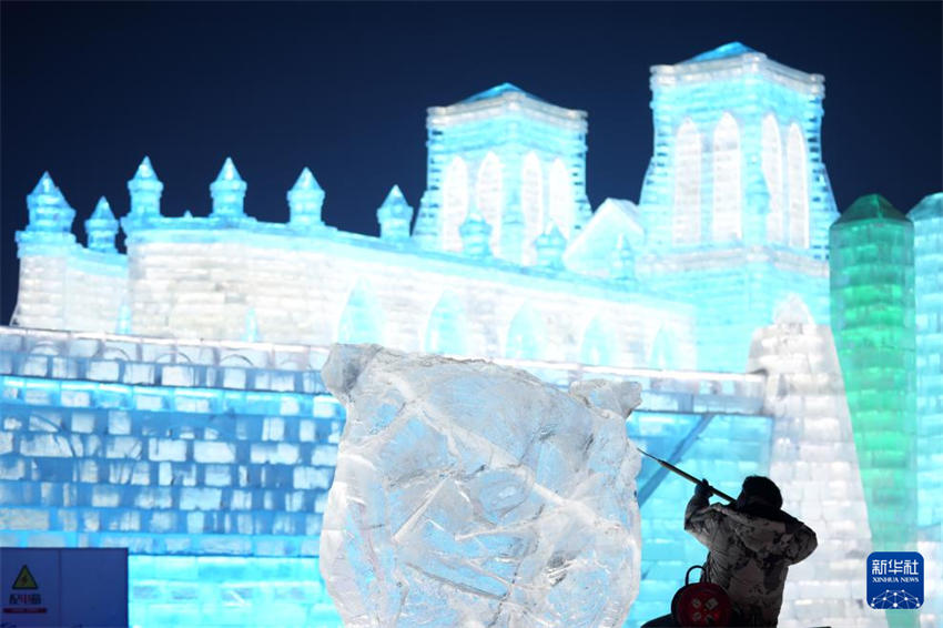35o Concurso Internacional de Esculturas de Gelo de Harbin é inaugurado