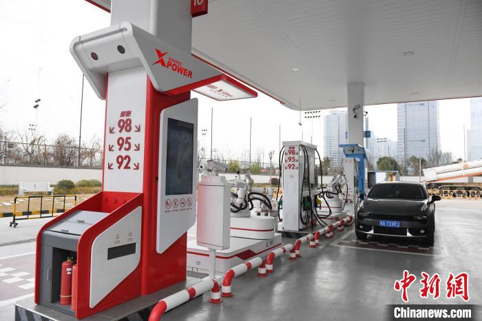 Rob?s de servi?o de abastecimento 24h estreiam em Changsha, centro da China