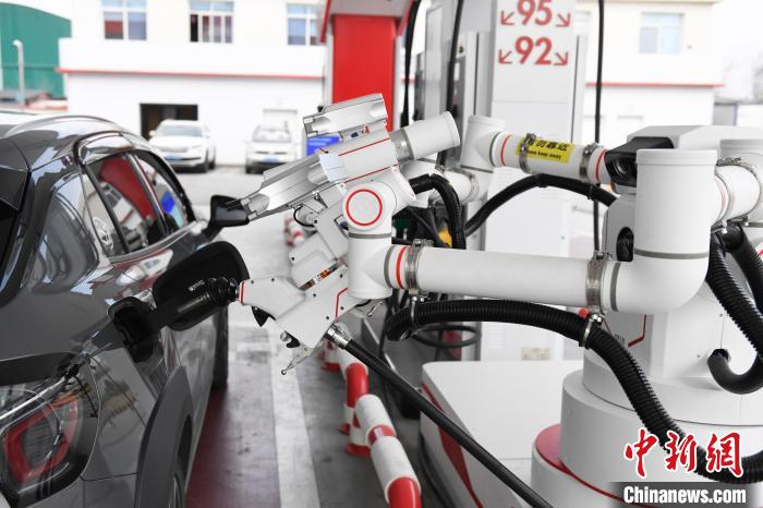 Rob?s de servi?o de abastecimento 24h estreiam em Changsha, centro da China