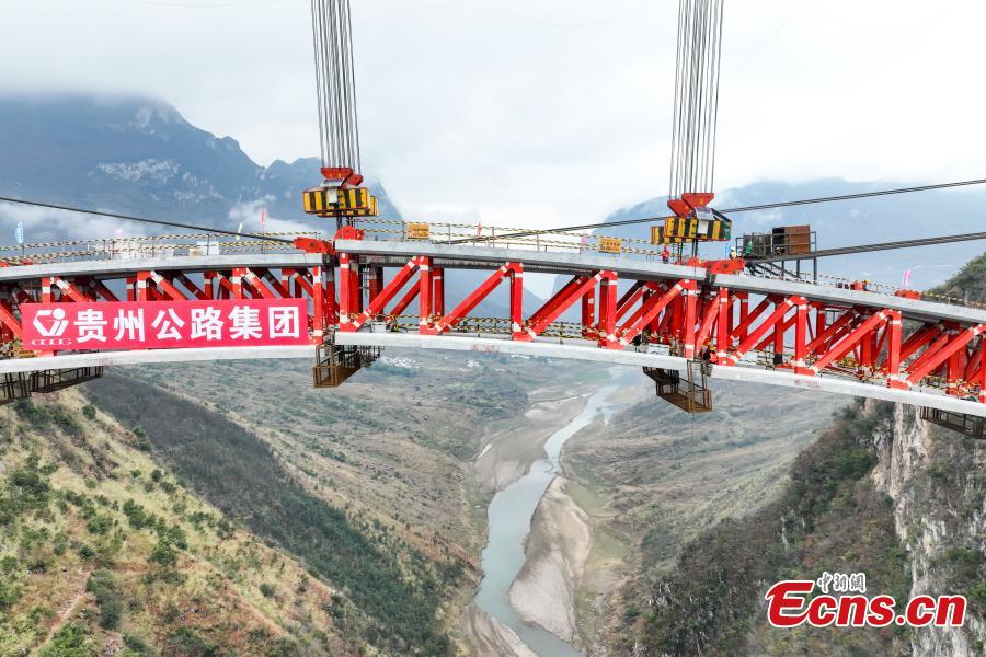 Galeria: ponte Wumengshan é conectada à via expressa Nayong-Qinglong