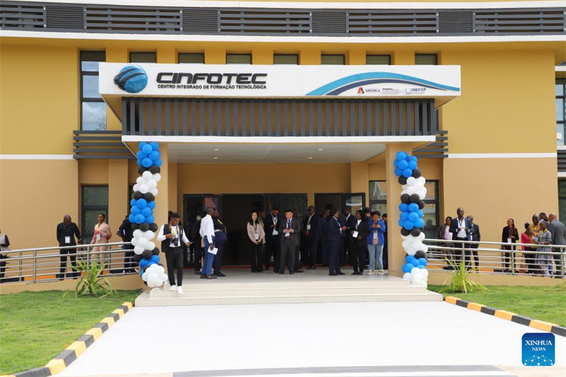 Centro de forma??o profissional doado pela China é inaugurado em Angola