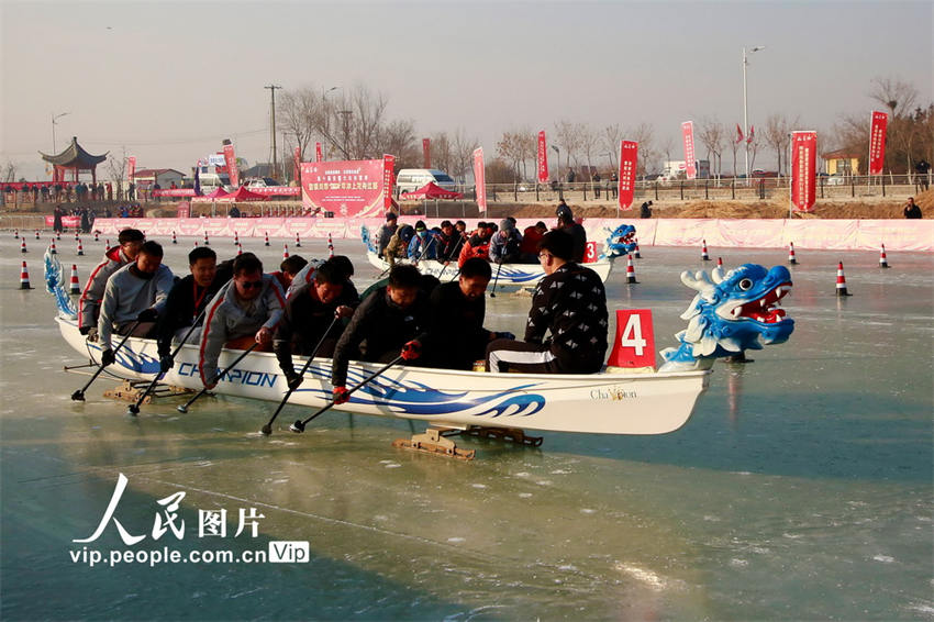 Corrida de barcos-drag?o de gelo é realizada em Ningxia