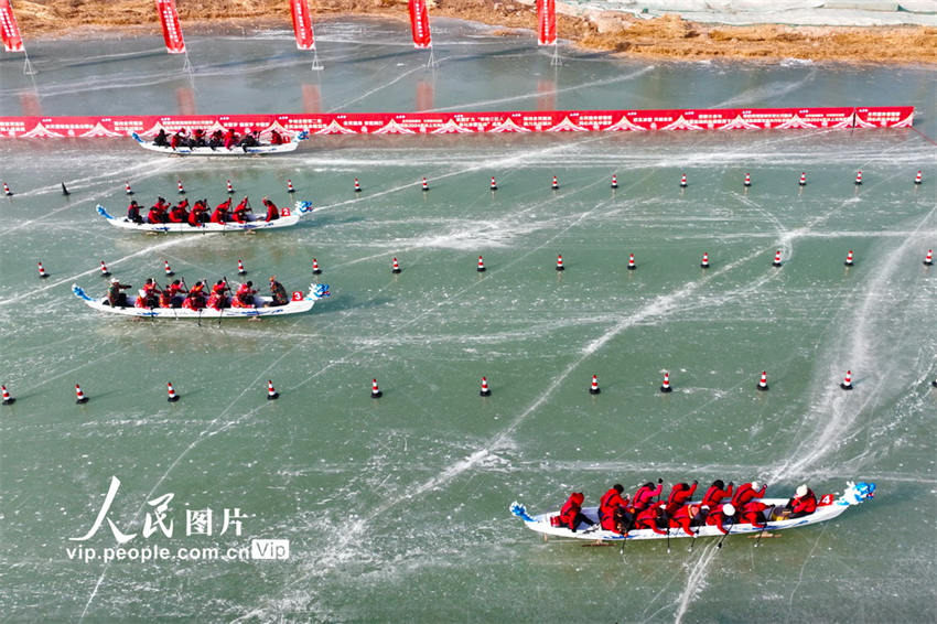 Corrida de barcos-drag?o de gelo é realizada em Ningxia