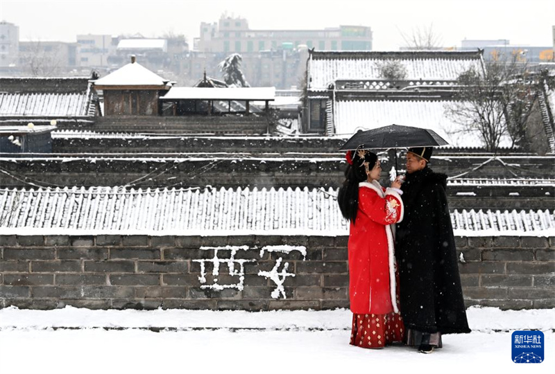 Cidade de Xi’an fica coberta pela neve