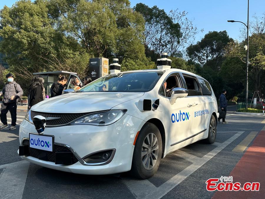 Servi?os de RoboTaxi iniciam opera??o experimental em Hangzhou