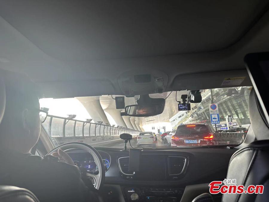 Servi?os de RoboTaxi iniciam opera??o experimental em Hangzhou