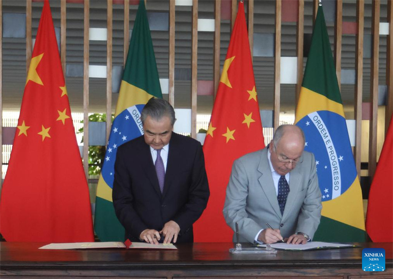 China e Brasil prometem fortalecer sinergia de estratégias de desenvolvimento e ampliar coopera??o em campos emergentes