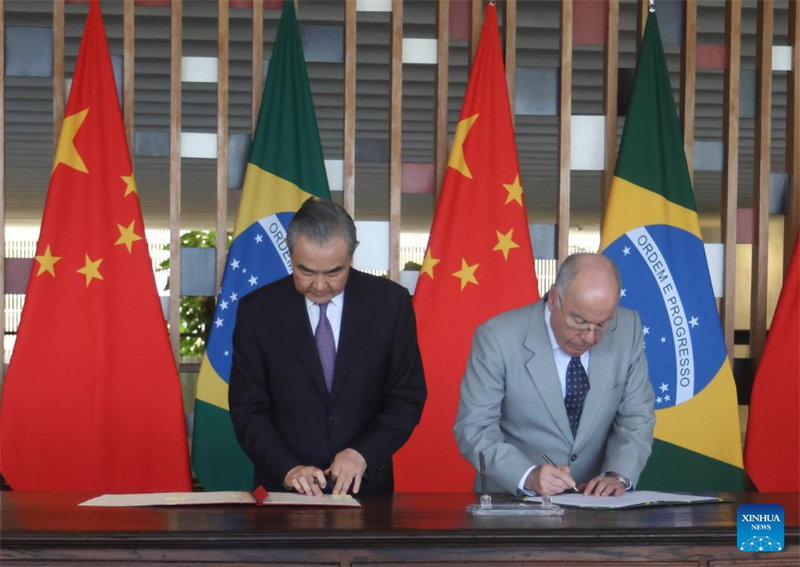 China e Brasil prometem fortalecer sinergia de estratégias de desenvolvimento e ampliar coopera??o em campos emergentes