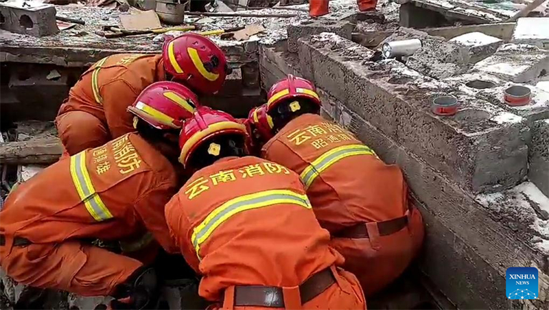 Deslizamento de terra deixa 47 pessoas soterradas no sudoeste da China