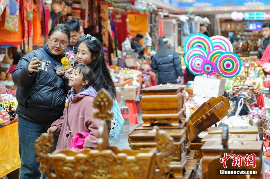 Atmosfera festiva intensifica no mercado em Xizang