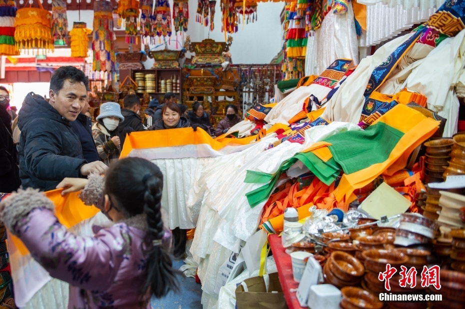 Atmosfera festiva intensifica no mercado em Xizang