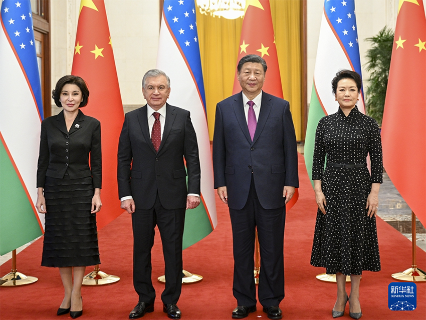 Xi Jinping e presidente do Uzbequist?o realizam conversa??es e elevam la?os parceria estratégica abrangente sob todos os climas para uma nova era