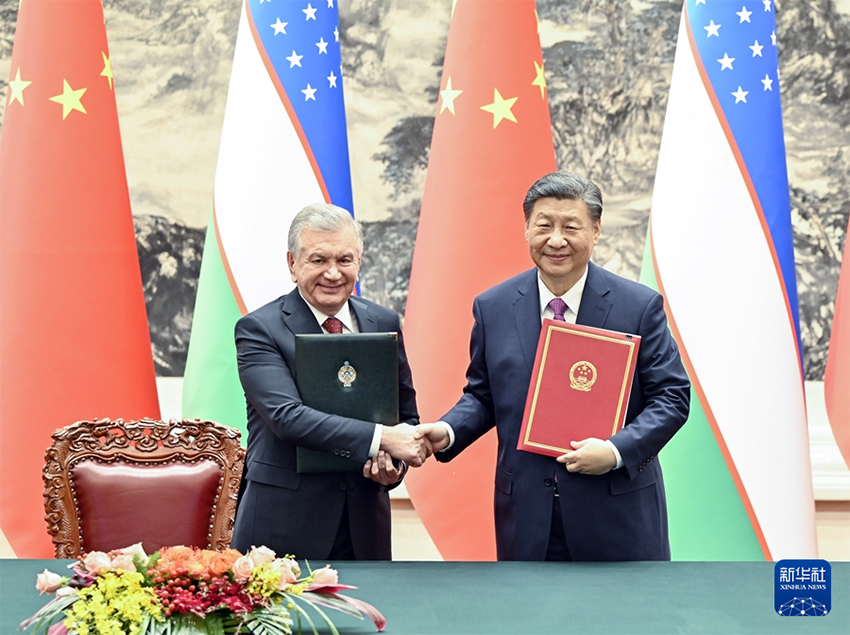 Xi Jinping e presidente do Uzbequist?o realizam conversa??es e elevam la?os parceria estratégica abrangente sob todos os climas para uma nova era