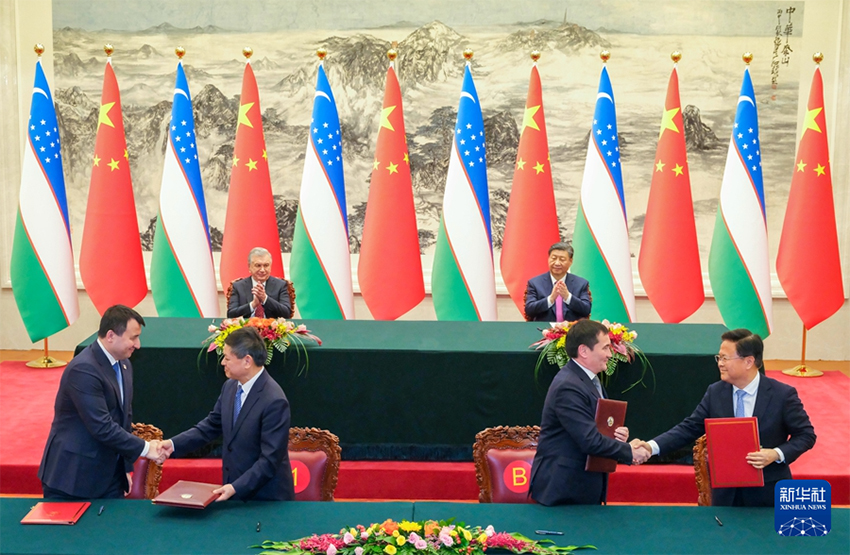 Xi Jinping e presidente do Uzbequist?o realizam conversa??es e elevam la?os parceria estratégica abrangente sob todos os climas para uma nova era