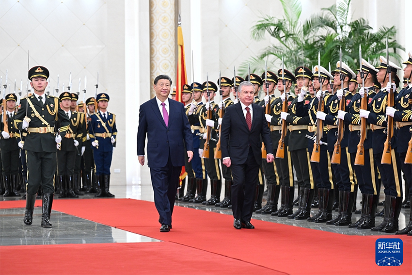 Xi Jinping e presidente do Uzbequist?o realizam conversa??es e elevam la?os parceria estratégica abrangente sob todos os climas para uma nova era