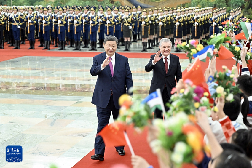 Xi Jinping e presidente do Uzbequist?o realizam conversa??es e elevam la?os parceria estratégica abrangente sob todos os climas para uma nova era
