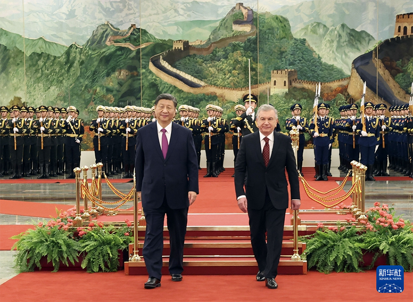 Xi Jinping e presidente do Uzbequist?o realizam conversa??es e elevam la?os parceria estratégica abrangente sob todos os climas para uma nova era