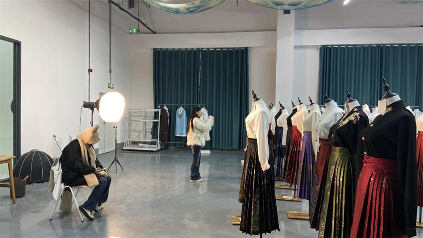 Vendas de Hanfu aumentam em Caoxian, leste da China