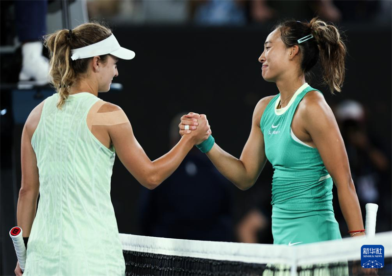 Zheng Qianwen se apura pela primeira vez para semifinal do Grand Slam, entra no top 10 do ranking mundial