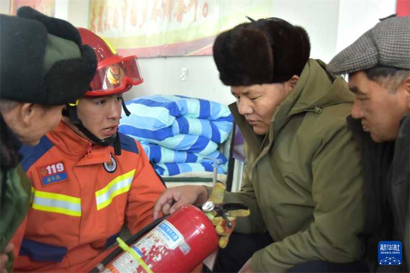 Necessidades de vida dos afetados pelo terremoto em Xinjiang est?o garantidas