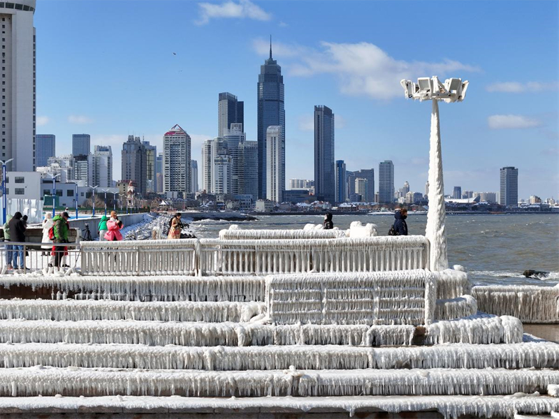 Chegada da onda de frio transforma a costa de Shandong num 