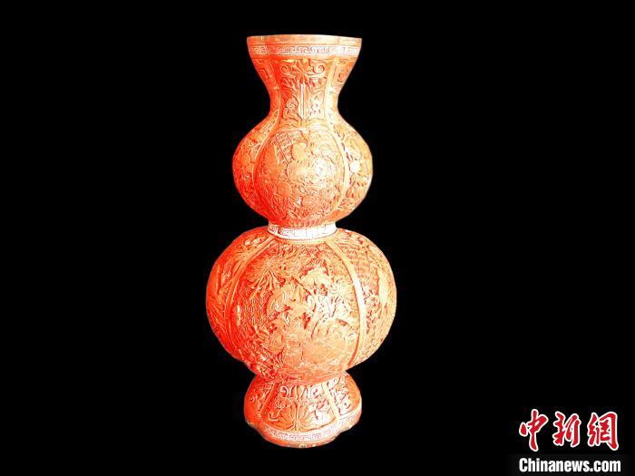 Artista chinês de laca esculpida cria obras comemorativas do Festival da Primavera