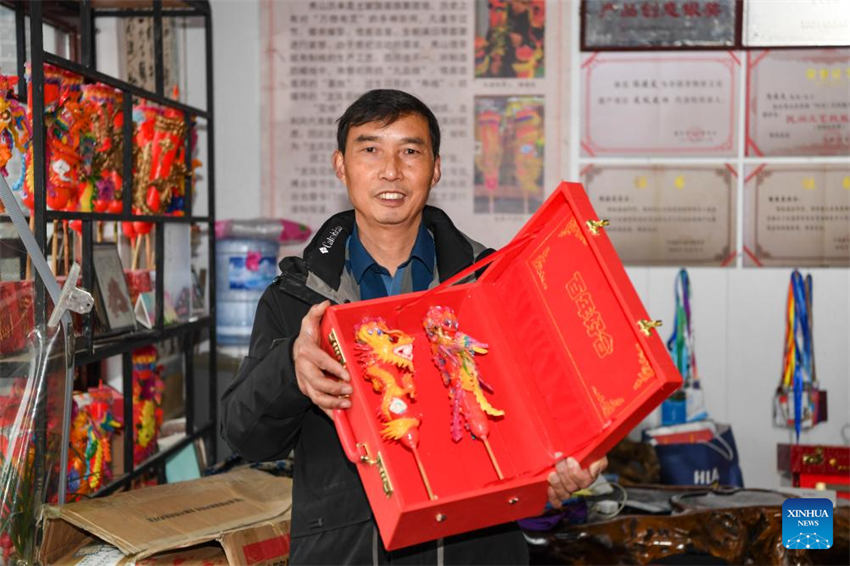 Galeria: fabrico artesanal das velas do drag?o e fênix de Chongqing