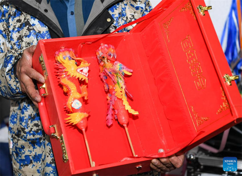 Galeria: fabrico artesanal das velas do drag?o e fênix de Chongqing