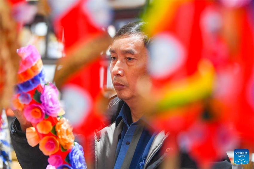 Galeria: fabrico artesanal das velas do drag?o e fênix de Chongqing