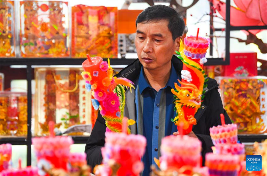 Galeria: fabrico artesanal das velas do drag?o e fênix de Chongqing