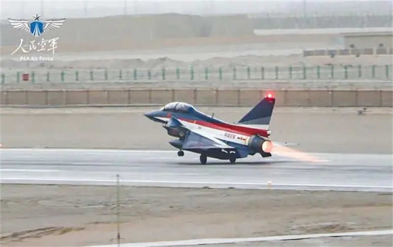 For?a Aérea Chinesa participa da Exposi??o Internacional de Defesa na Arábia Saudita